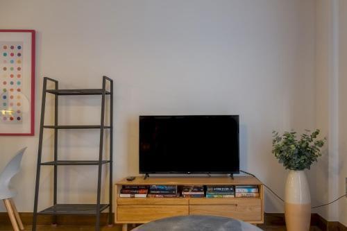 Pass The Keys Lush 2 Bed Apartment Central Free Parking