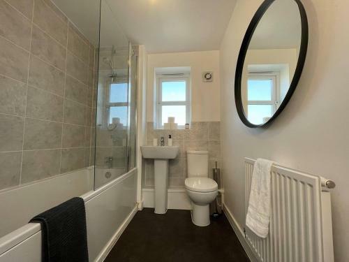 Lovely 2 Bedroom Apartment With Free Parking