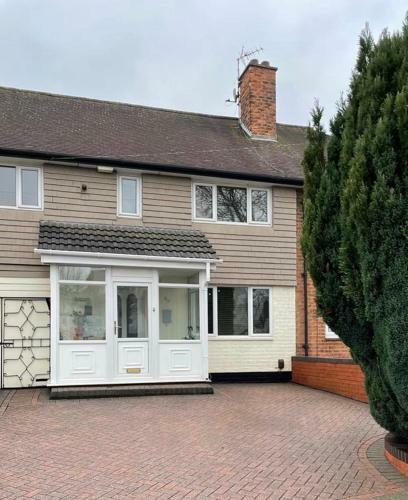 Large Home, Close To Bhx, Nec, Jlr, 4 Double Beds!