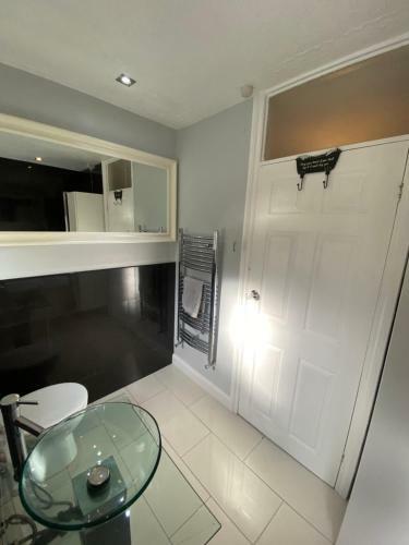 Large Home, Close To Bhx, Nec, Jlr, 4 Double Beds!