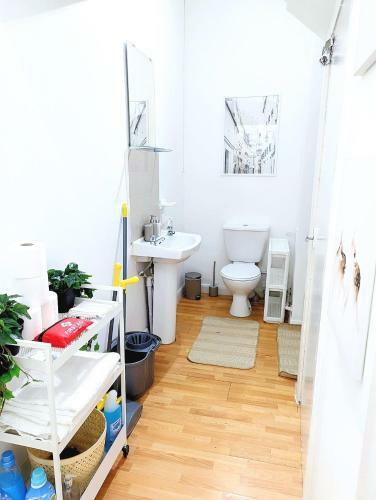 Cozy Luxury 1 Bedroom Apartment With Parking