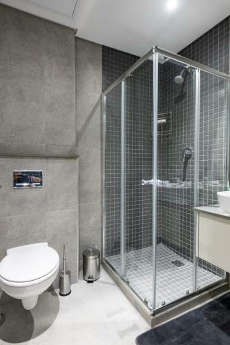2six2 Florida Road Luxury Apartment