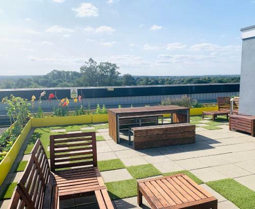Bracknell Stunning 2 Bedroom And 2 Bathroom Apartment