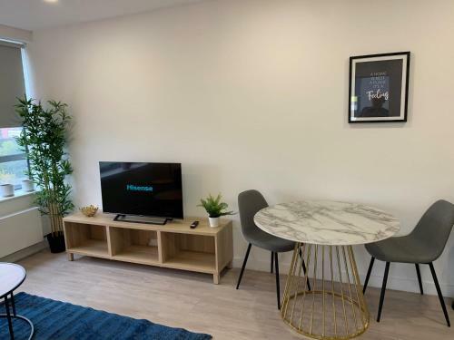 Bracknell Stunning 2 Bedroom And 2 Bathroom Apartment