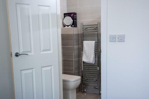 Fantastic Large House With Private Parking