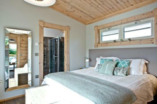 Cutterbrough, Great Field Lodges