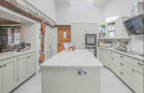 Stunning 1700?s Cottage With Unparalleled Views.