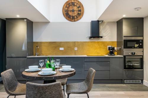 Corporate & Contractor Short Stay Accommodation By King Square Apartments