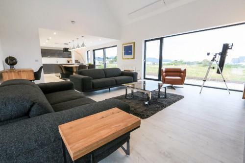 Black Barn Skye - Contemporary 3 Bed / 4 Bath Home