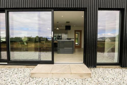 Black Barn Skye - Contemporary 3 Bed / 4 Bath Home
