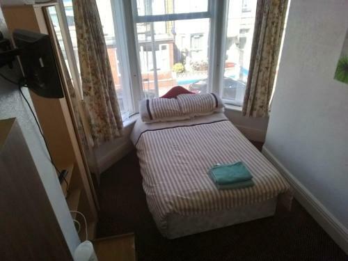 Myroomz Golden Strand Hotel