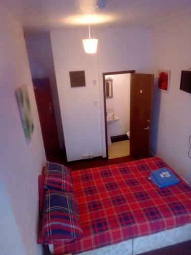 Myroomz Golden Strand Hotel