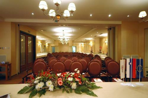 Hotel Mitra, Story Hotels