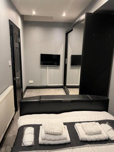 Boutique Blackpool 2 Bed Grey Apartment Sleeps 10