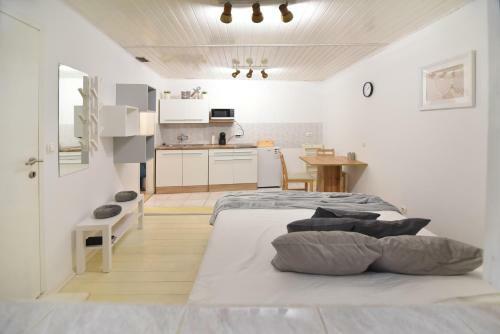 Bernard Coastal Getaway Apartment