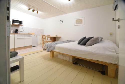 Bernard Coastal Getaway Apartment