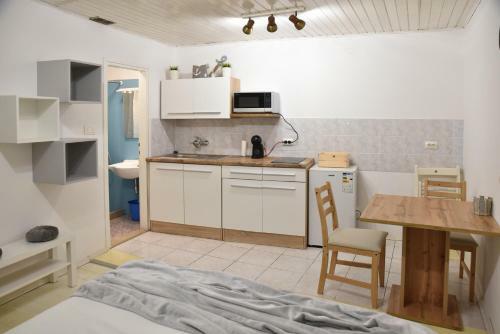 Bernard Coastal Getaway Apartment