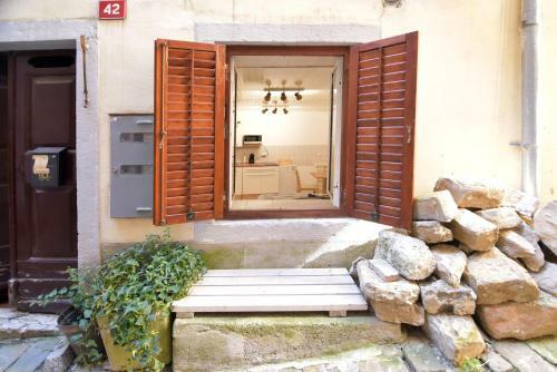 Bernard Coastal Getaway Apartment