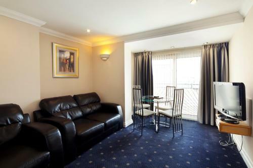 Queens Mansions: Hesketh Apartment