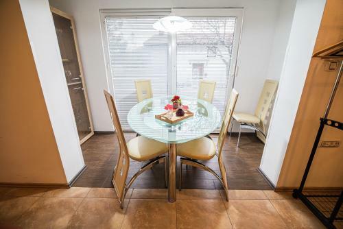 Three Bedroom Apartment With Terrace Ole