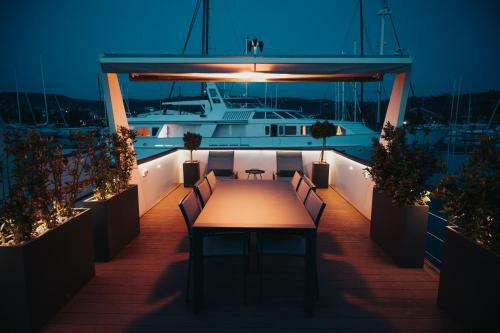 Floating House Memory