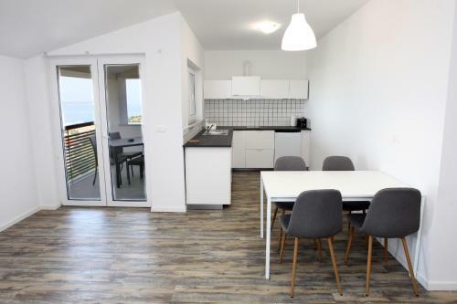 Uptown Apartments With Sea View Zaki