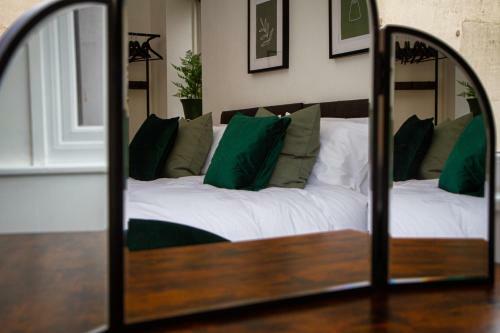 Charles Alexander Short Stay - Charnley House Apartments