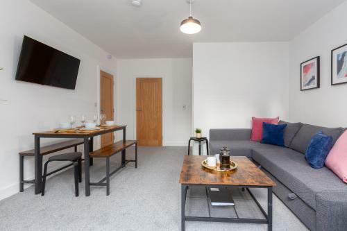Charles Alexander Short Stay - Charnley House Apartments