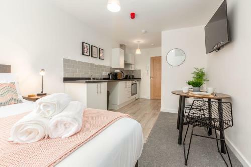 Charles Alexander Short Stay - Charnley House Apartments