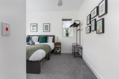 Charles Alexander Short Stay - Charnley House Apartments