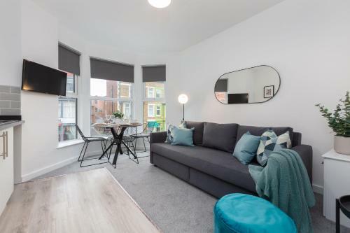 Charles Alexander Short Stay - Charnley House Apartments