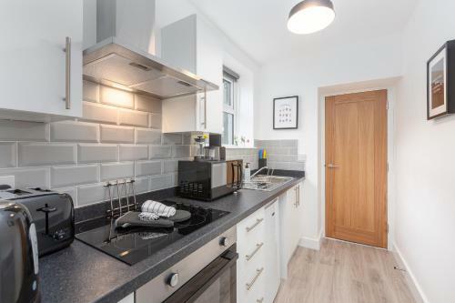 Charles Alexander Short Stay - Charnley House Apartments