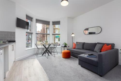 Charles Alexander Short Stay - Charnley House Apartments
