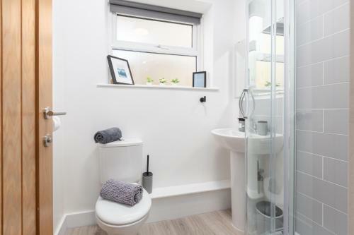 Charles Alexander Short Stay - Charnley House Apartments