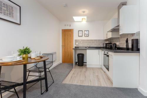 Charles Alexander Short Stay - Charnley House Apartments