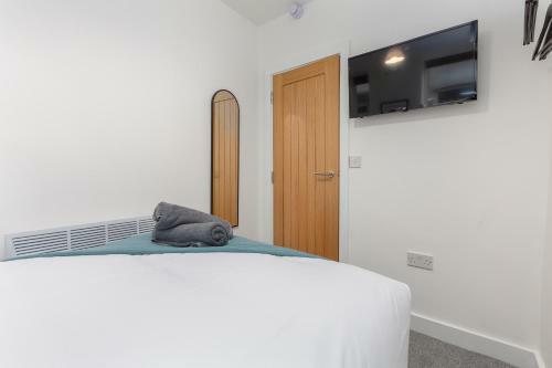 Charles Alexander Short Stay - Charnley House Apartments