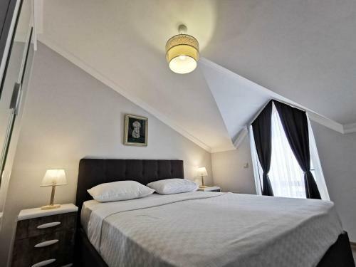 4+1 Spacious Apartment With Sea View. 5 Minutes From The Beach