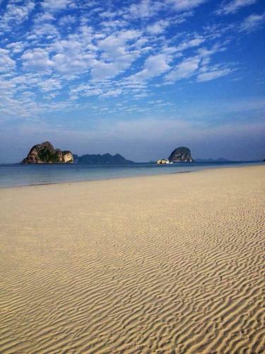 Hotel Thanya Beach Resort