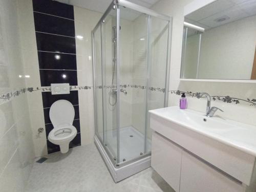 Entire Apartment. Just 2 Minutes From The Metro.