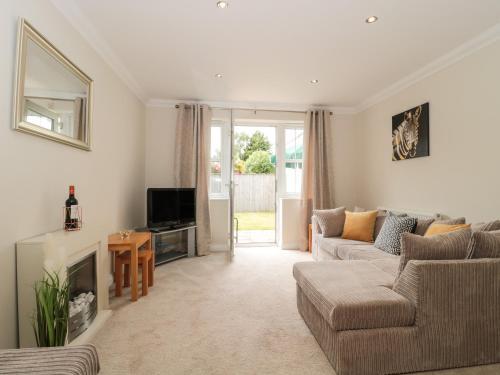 4b Waltham Road