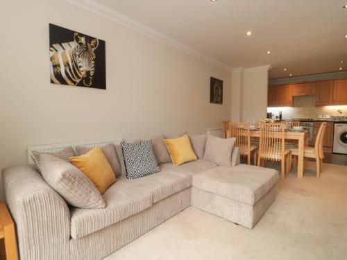 4b Waltham Road