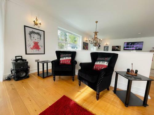 Stunning 5 Bed Seaside House - Sleeps 12