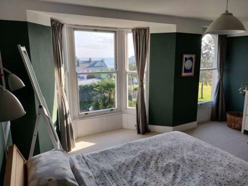 Brixham Home With Sea Views And Open Plan Living