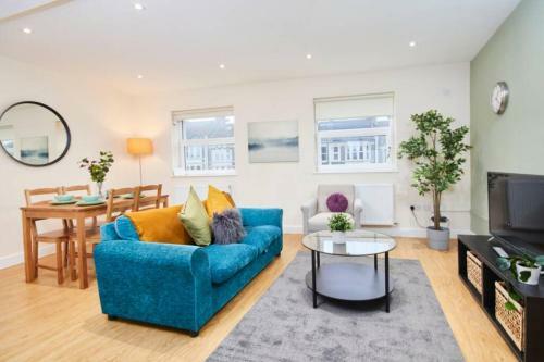 Large Bristol Apartment-sleeps 11 -parking -wifi