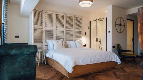 Hotel To Be Social House