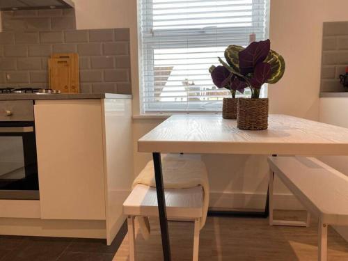 Apartamento A Comfortable One Bedroom Property With Open Plan Kitchen/living Area (Flat 5)