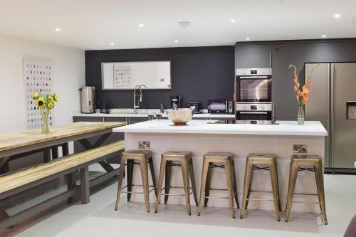 N5 Townhouse, Brighton Sleeps 20