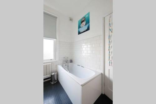 Superb 2 Bed Townhouse Next To The Level Park