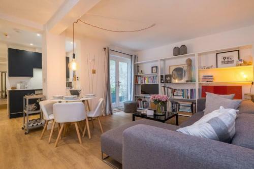 Spacious 2-bed Apartment With Outside Space