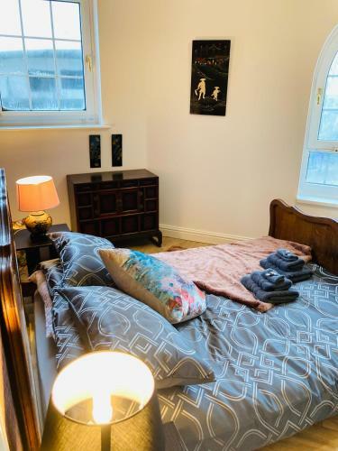 Funky Unique 2-bedroom Apartment With Parking